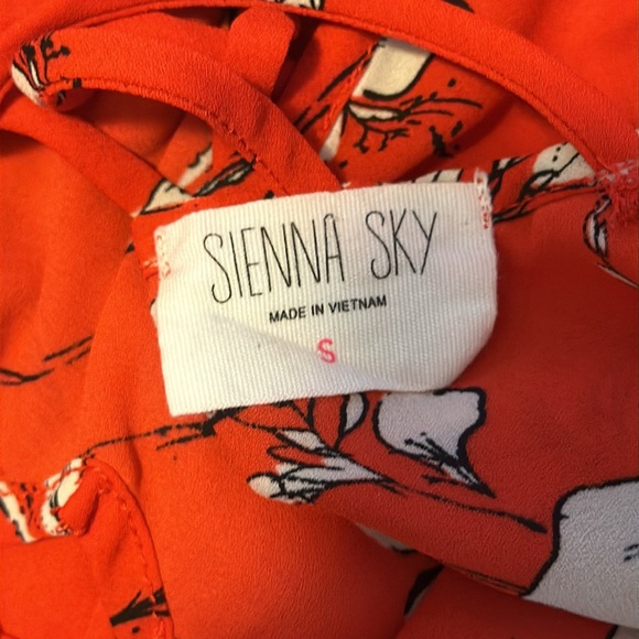 Sleeveless Romper - Picture 4 of 4